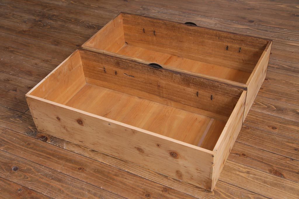 アンティーク家具　和製アンティーク　前面桐材　リメイク　傷が味わい深い脚付き箪笥リビングボード(アンティークチェスト、引き出し、桐箪笥、桐たんす)