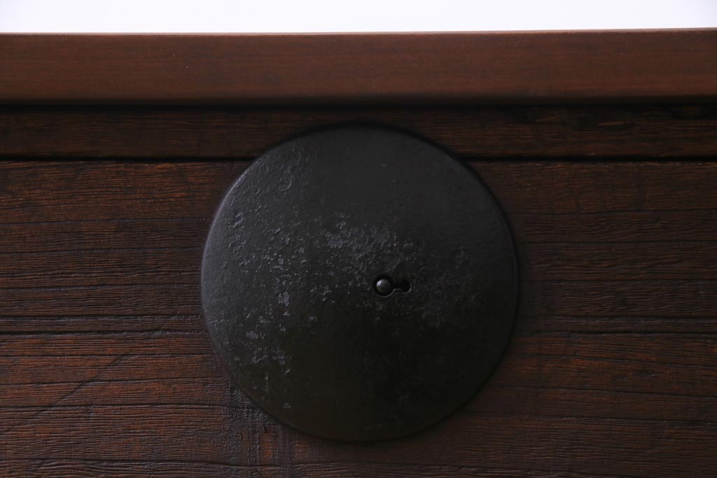 アンティーク家具　和製アンティーク　前面桐材　リメイク　傷が味わい深い脚付き箪笥リビングボード(アンティークチェスト、引き出し、桐箪笥、桐たんす)