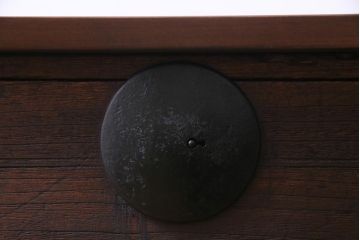 アンティーク家具　和製アンティーク　前面桐材　リメイク　傷が味わい深い脚付き箪笥リビングボード(アンティークチェスト、引き出し、桐箪笥、桐たんす)