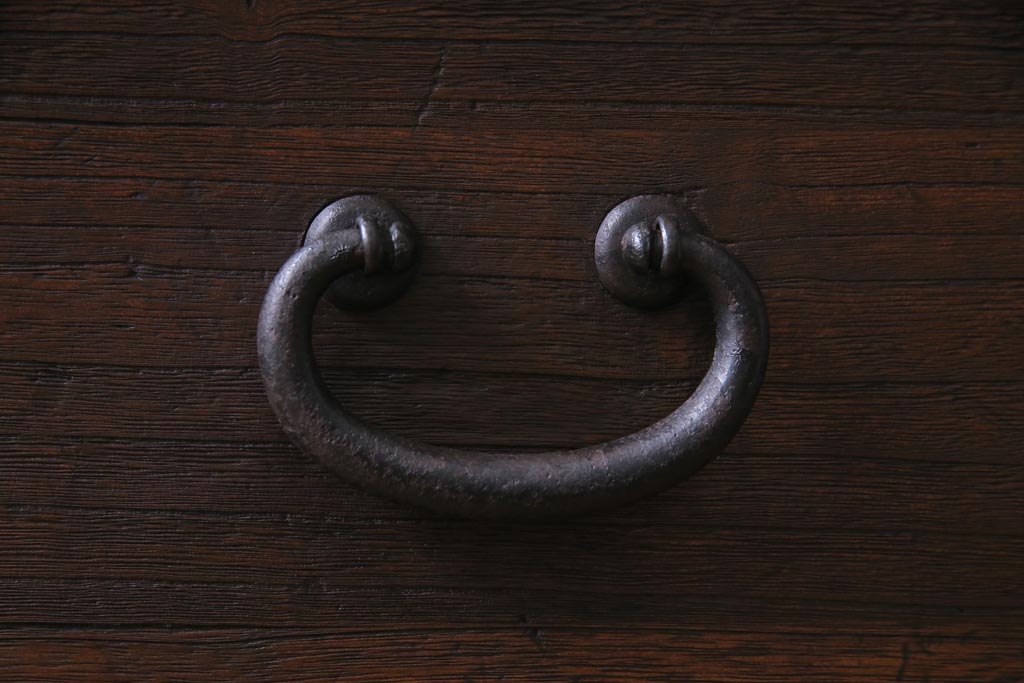 アンティーク家具　和製アンティーク　前面桐材　リメイク　傷が味わい深い脚付き箪笥リビングボード(アンティークチェスト、引き出し、桐箪笥、桐たんす)