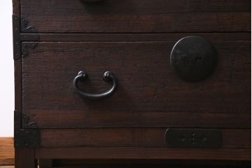 アンティーク家具　和製アンティーク　前面桐材　リメイク　傷が味わい深い脚付き箪笥リビングボード(アンティークチェスト、引き出し、桐箪笥、桐たんす)