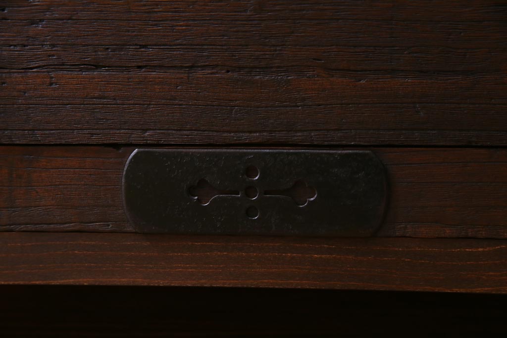 アンティーク家具　和製アンティーク　前面桐材　リメイク　傷が味わい深い脚付き箪笥リビングボード(アンティークチェスト、引き出し、桐箪笥、桐たんす)