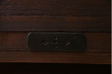 アンティーク家具　和製アンティーク　前面桐材　リメイク　傷が味わい深い脚付き箪笥リビングボード(アンティークチェスト、引き出し、桐箪笥、桐たんす)