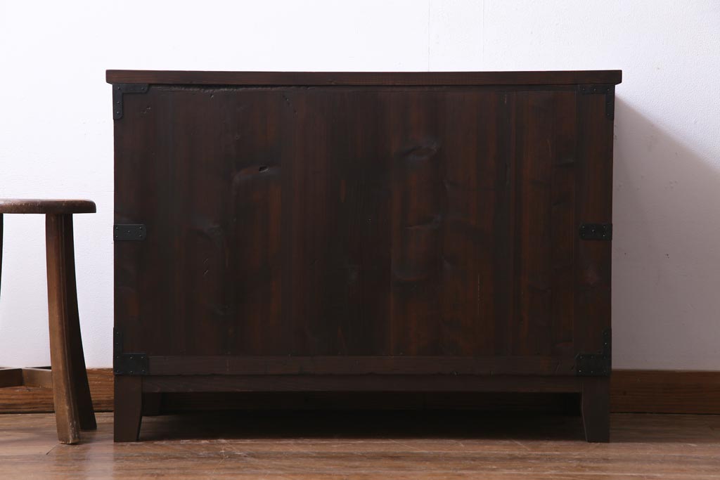 アンティーク家具　和製アンティーク　前面桐材　リメイク　傷が味わい深い脚付き箪笥リビングボード(アンティークチェスト、引き出し、桐箪笥、桐たんす)