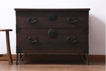 アンティーク家具　和製アンティーク　前面桐材　リメイク　渋くて格好良い鉄脚付き箪笥リビングボード(アンティークチェスト、引き出し、桐箪笥、桐たんす)