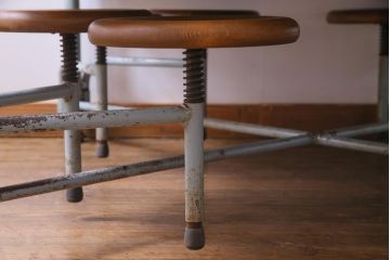 【W様ご成約済み・ご決済用】ビンテージ　天板リメイク　子供用　格納スツール8脚付きペイント作業台(テーブル)