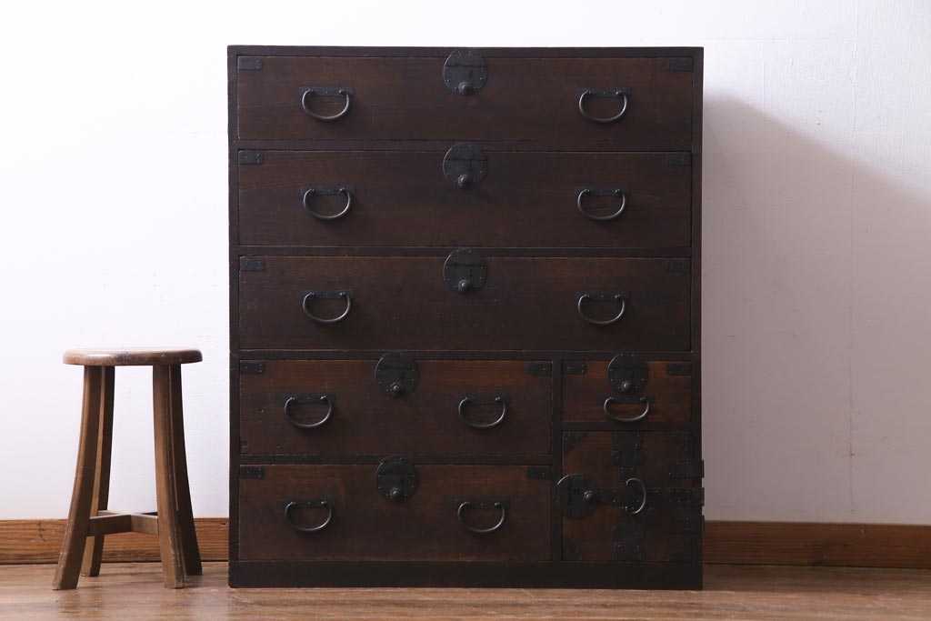 アンティーク家具　明治大正期　桑・桐材　渋い色味が趣溢れる衣装箪笥(チェスト、桐箪笥、桐たんす)