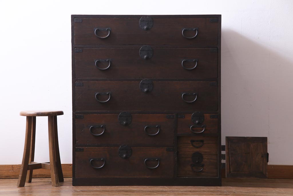 アンティーク家具　明治大正期　桑・桐材　渋い色味が趣溢れる衣装箪笥(チェスト、桐箪笥、桐たんす)