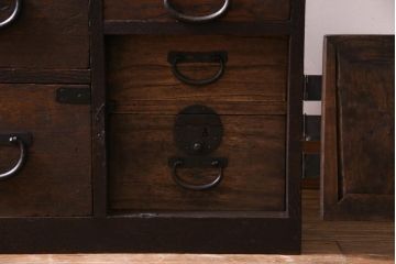 アンティーク家具　明治大正期　桑・桐材　渋い色味が趣溢れる衣装箪笥(チェスト、桐箪笥、桐たんす)