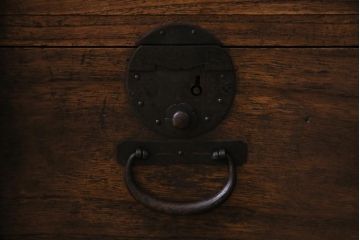 アンティーク家具　明治大正期　桑・桐材　渋い色味が趣溢れる衣装箪笥(チェスト、桐箪笥、桐たんす)