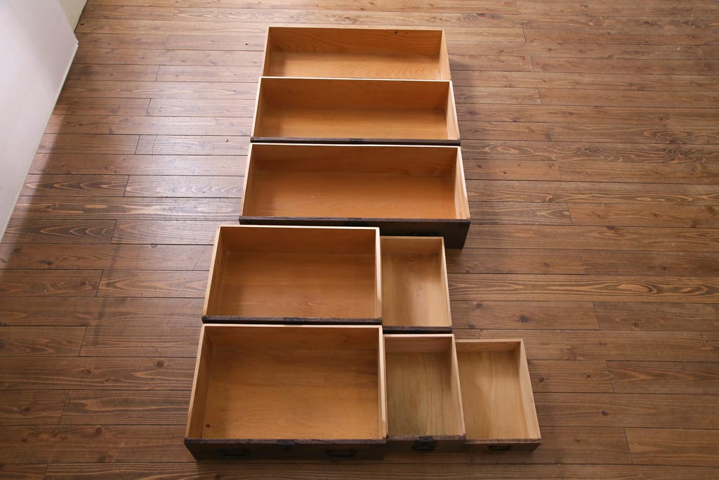 アンティーク家具　明治大正期　桑・桐材　渋い色味が趣溢れる衣装箪笥(チェスト、桐箪笥、桐たんす)