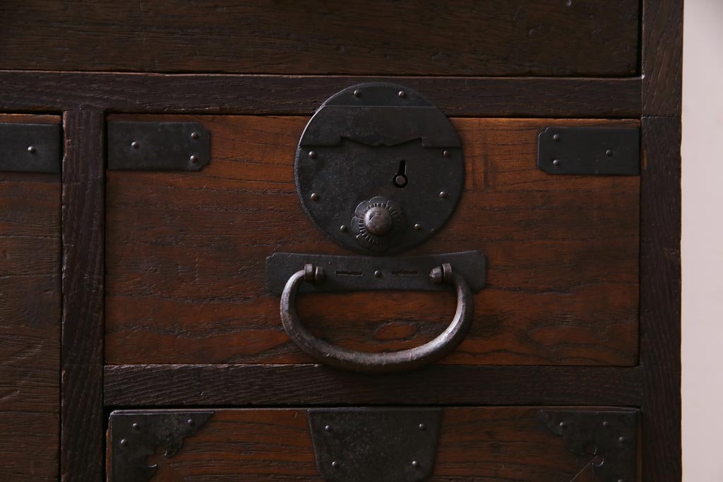 アンティーク家具　明治大正期　桑・桐材　渋い色味が趣溢れる衣装箪笥(チェスト、桐箪笥、桐たんす)