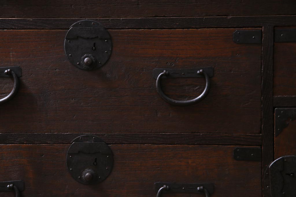 アンティーク家具　明治大正期　桑・桐材　渋い色味が趣溢れる衣装箪笥(チェスト、桐箪笥、桐たんす)