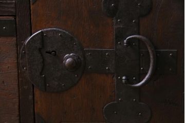 アンティーク家具　明治大正期　桑・桐材　渋い色味が趣溢れる衣装箪笥(チェスト、桐箪笥、桐たんす)