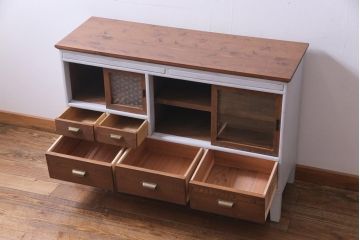 ペイント家具　当店オリジナルガラス入り　フレンチグレーがおしゃれなリメイクテレビボード(テレビ台、リビングボード、戸棚)