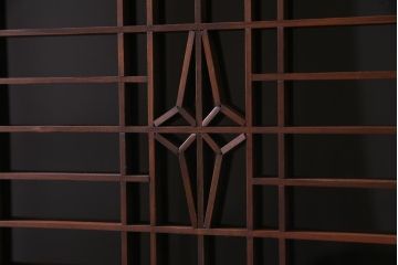 ラフジュ工房オリジナル　古建具リメイク　和モダンな雰囲気が趣きあふれる縦型収納棚(戸棚、キャビネット)