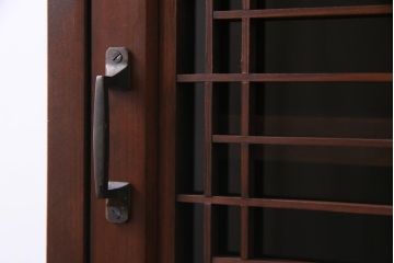 ラフジュ工房オリジナル　古建具リメイク　和モダンな雰囲気が趣きあふれる縦型収納棚(戸棚、キャビネット)