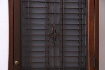 ラフジュ工房オリジナル　古建具リメイク　すりガラス入り　和モダンな雰囲気が趣きあふれる縦型収納棚(下駄箱、戸棚、キャビネット)