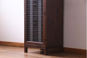 ラフジュ工房オリジナル　古建具リメイク　すりガラス入り　和モダンな雰囲気が趣きあふれる縦型収納棚(下駄箱、戸棚、キャビネット)