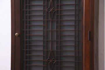 ラフジュ工房オリジナル　古建具リメイク　すりガラス入り　和モダンな雰囲気が趣きあふれる縦型収納棚(下駄箱、戸棚、キャビネット)