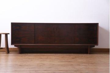 中古　ローズウッドプリント合板　赤味を帯びた濃淡のある木目が楽しめるリビングボード(収納棚、テレビボード)