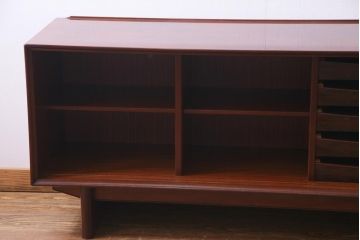 中古　ローズウッドプリント合板　赤味を帯びた濃淡のある木目が楽しめるリビングボード(収納棚、テレビボード)