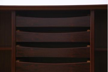 中古　ローズウッドプリント合板　赤味を帯びた濃淡のある木目が楽しめるリビングボード(収納棚、テレビボード)