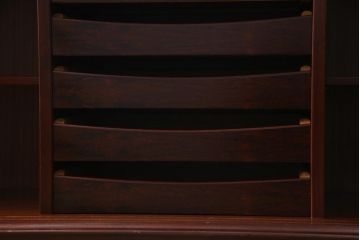 中古　ローズウッドプリント合板　赤味を帯びた濃淡のある木目が楽しめるリビングボード(収納棚、テレビボード)