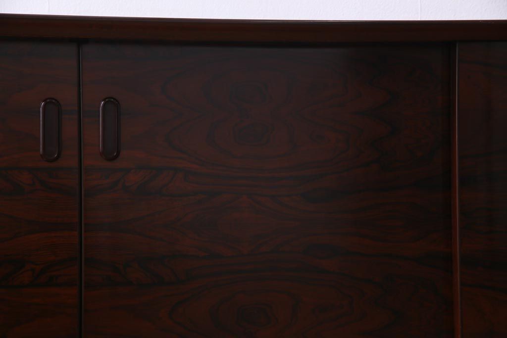 中古　ローズウッドプリント合板　赤味を帯びた濃淡のある木目が楽しめるリビングボード(収納棚、テレビボード)