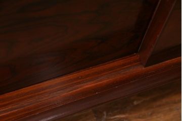 中古　ローズウッドプリント合板　赤味を帯びた濃淡のある木目が楽しめるリビングボード(収納棚、テレビボード)