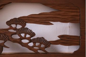 昭和初期　鶴と松　特大　吉祥モチーフが和の雰囲気盛り上げる欄間(明り取り、ガラス無し)