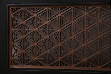 和製アンティーク　すりガラス入り　組子と漆塗りが上品な雰囲気醸し出す欄間(ディスプレイ、明り取り)