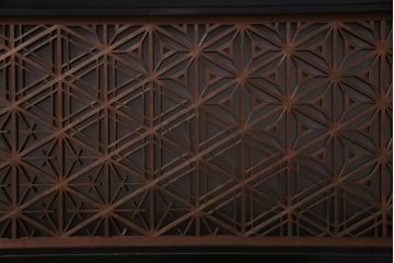 和製アンティーク　すりガラス入り　組子と漆塗りが上品な雰囲気醸し出す欄間(ディスプレイ、明り取り)