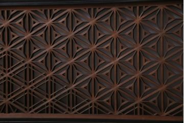 和製アンティーク　すりガラス入り　組子と漆塗りが上品な雰囲気醸し出す欄間(ディスプレイ、明り取り)