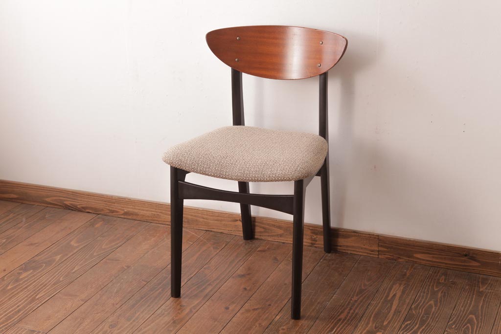 ヴィンテージ家具　北欧ビンテージ　あたたかく洗練された雰囲気のダイニングチェア(椅子)(1)