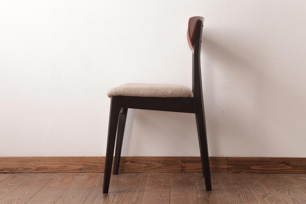 ヴィンテージ家具　北欧ビンテージ　あたたかく洗練された雰囲気のダイニングチェア(椅子)(1)