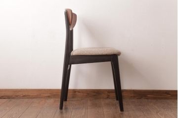 ヴィンテージ家具　北欧ビンテージ　あたたかく洗練された雰囲気のダイニングチェア(椅子)(1)