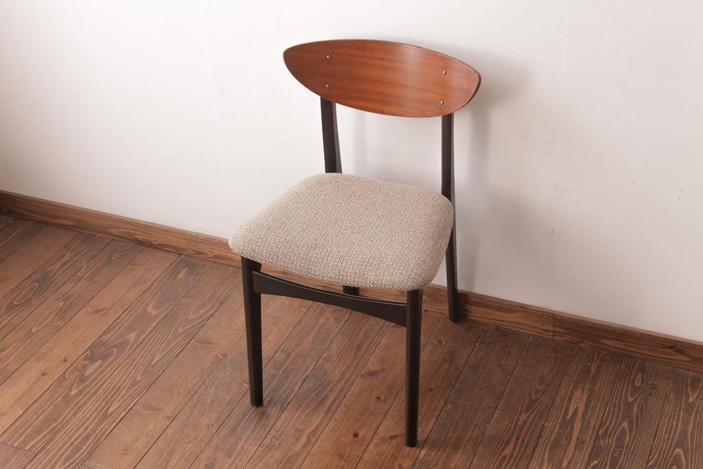 ヴィンテージ家具　北欧ビンテージ　あたたかく洗練された雰囲気のダイニングチェア(椅子)(1)