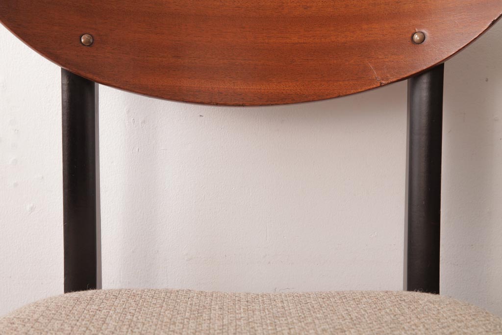 ヴィンテージ家具　北欧ビンテージ　あたたかく洗練された雰囲気のダイニングチェア(椅子)(1)
