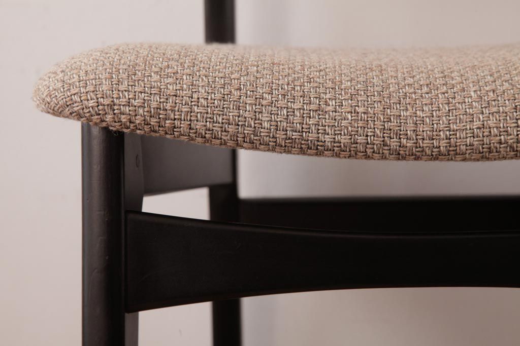 ヴィンテージ家具　北欧ビンテージ　あたたかく洗練された雰囲気のダイニングチェア(椅子)(1)