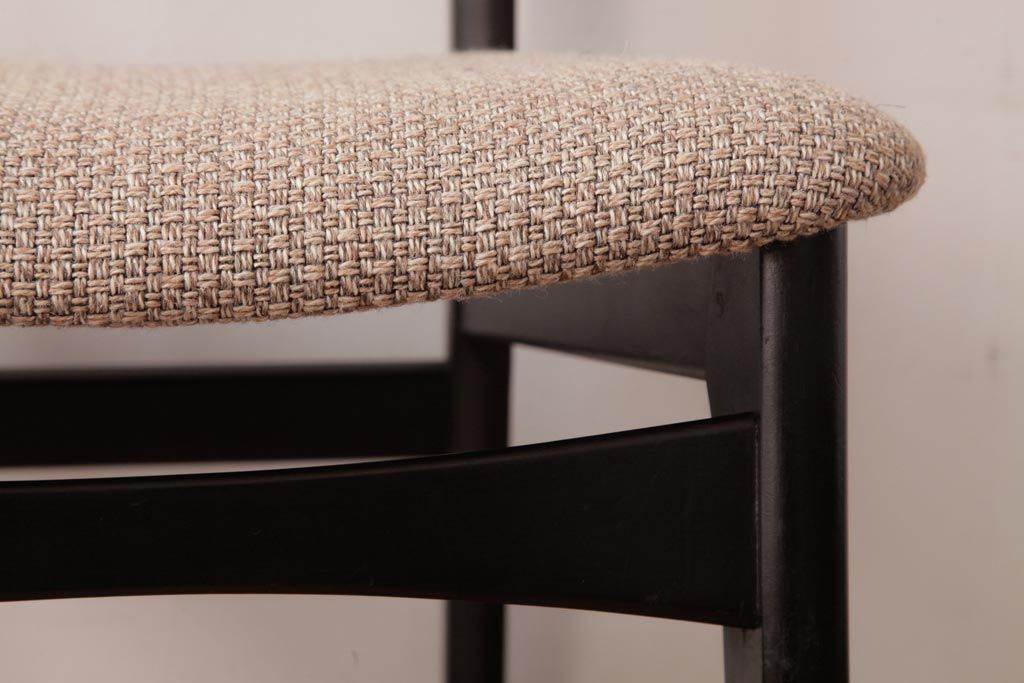 ヴィンテージ家具　北欧ビンテージ　あたたかく洗練された雰囲気のダイニングチェア(椅子)(1)