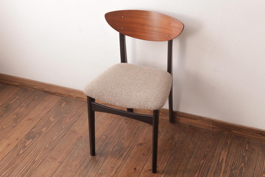 ヴィンテージ家具　北欧ビンテージ　あたたかく洗練された雰囲気のダイニングチェア(椅子)(2)