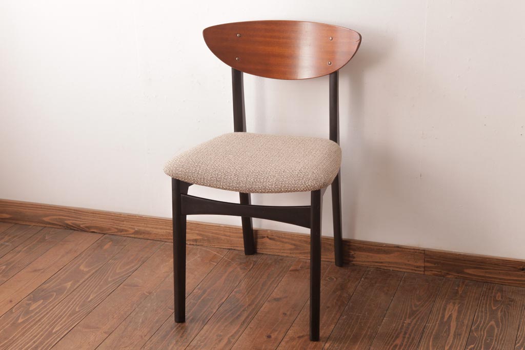 ヴィンテージ家具　北欧ビンテージ　あたたかく洗練された雰囲気のダイニングチェア(椅子)(3)