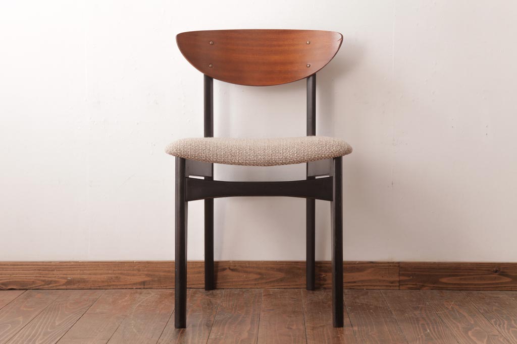 ヴィンテージ家具　北欧ビンテージ　あたたかく洗練された雰囲気のダイニングチェア(椅子)(3)