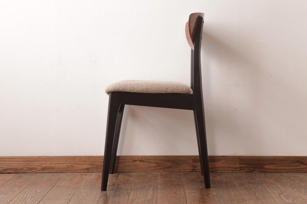 ヴィンテージ家具　北欧ビンテージ　あたたかく洗練された雰囲気のダイニングチェア(椅子)(3)