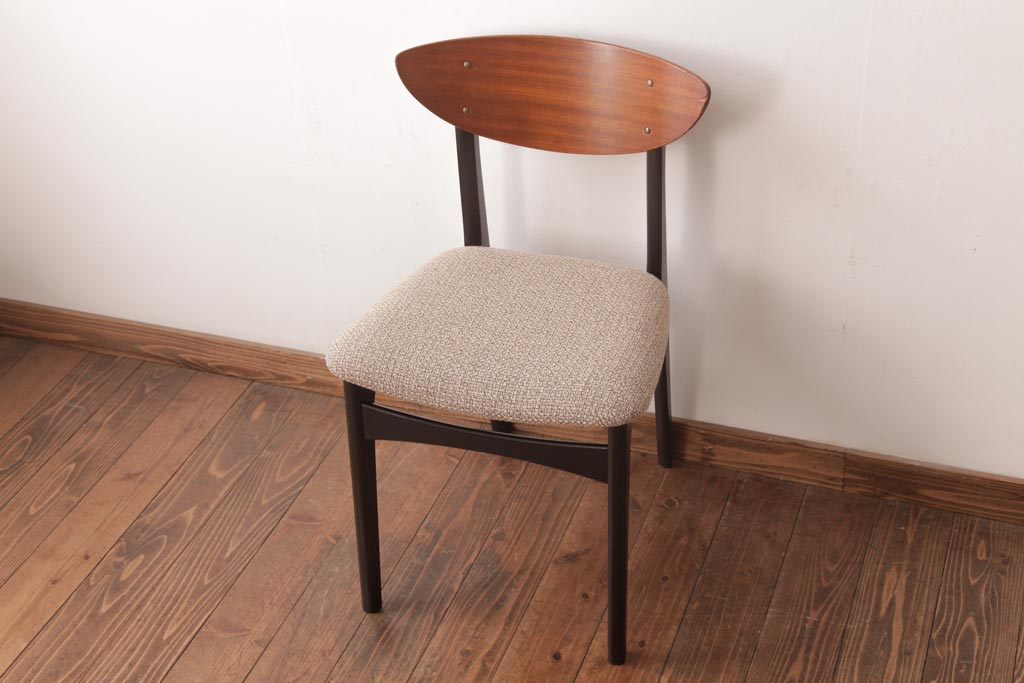 ヴィンテージ家具　北欧ビンテージ　あたたかく洗練された雰囲気のダイニングチェア(椅子)(3)