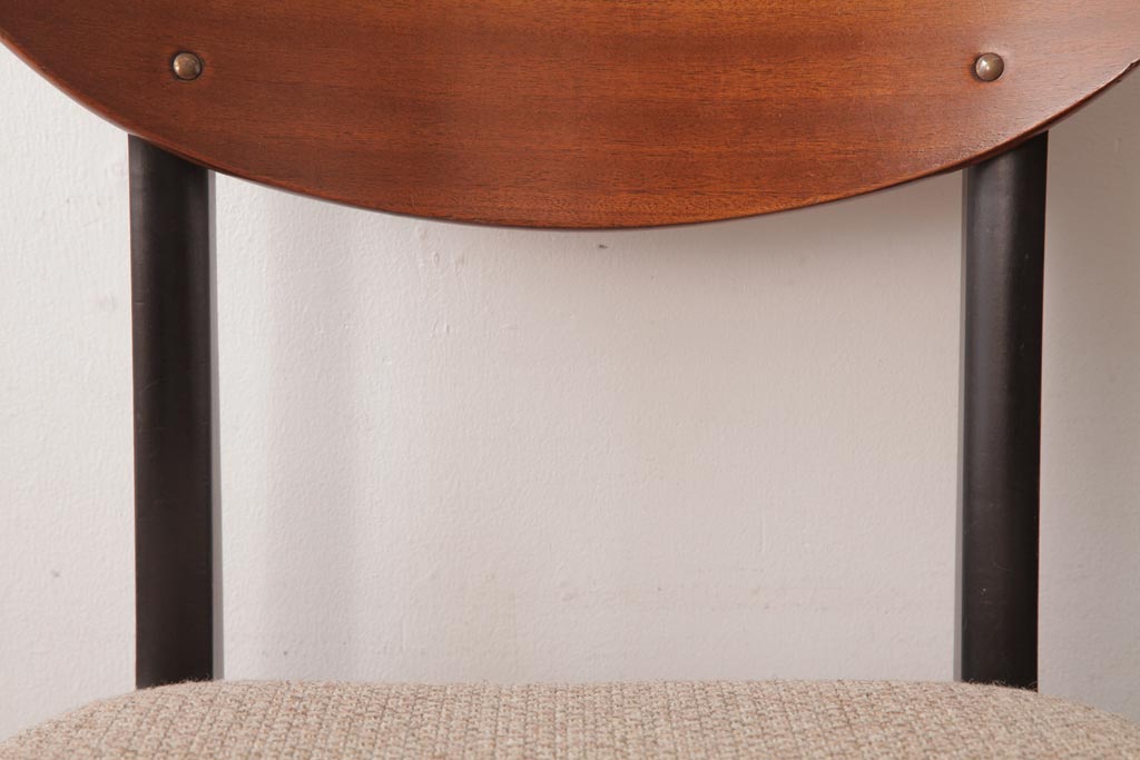 ヴィンテージ家具　北欧ビンテージ　あたたかく洗練された雰囲気のダイニングチェア(椅子)(3)