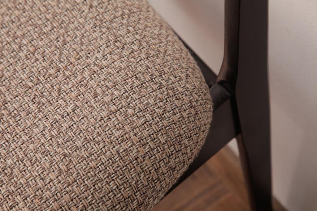 ヴィンテージ家具　北欧ビンテージ　あたたかく洗練された雰囲気のダイニングチェア(椅子)(3)