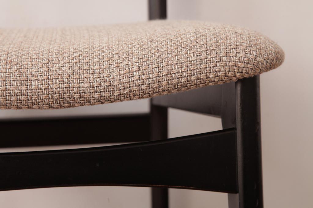 ヴィンテージ家具　北欧ビンテージ　あたたかく洗練された雰囲気のダイニングチェア(椅子)(3)