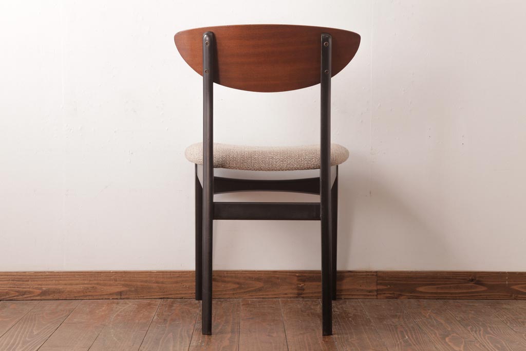 ヴィンテージ家具　北欧ビンテージ　あたたかく洗練された雰囲気のダイニングチェア(椅子)(3)